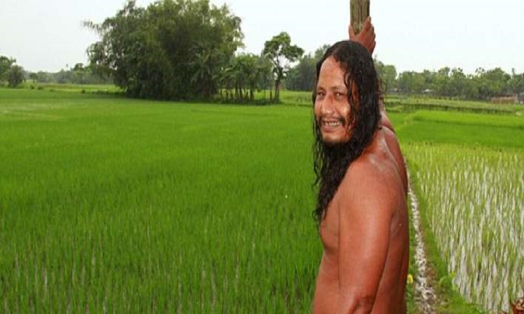 Αγρότης κυκλοφορεί γυμνός εδώ και 40 χρόνια: Τα ρούχα του φέρνουν αλλεργία (Φωτο)